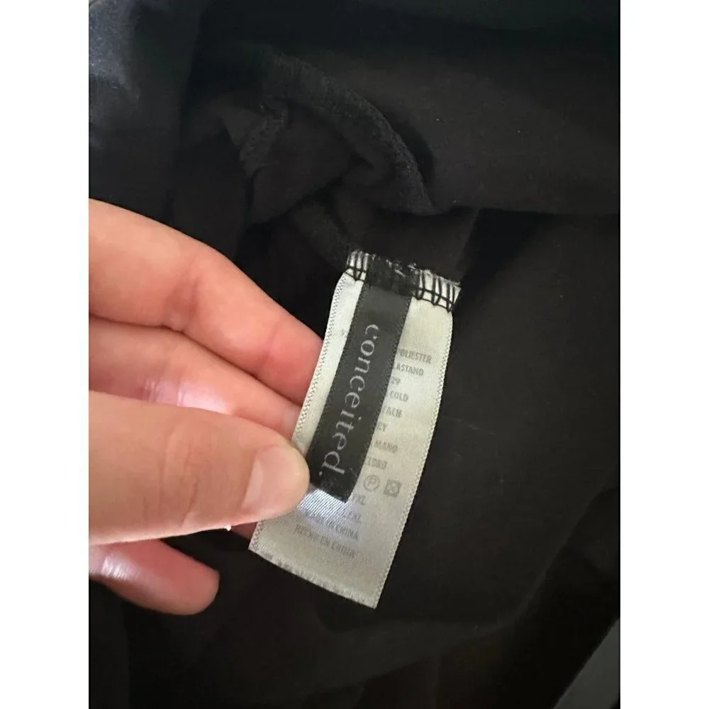 Conceited Women’s size Large / X-Large Black shorts